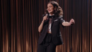 Jenny Slate Uses Comedy as a ‘Human Calling Card’ in ‘Seasoned Professional’