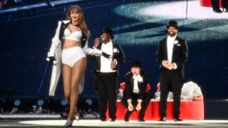 Travis Kelce Reveals the ‘Golden Rule’ He Had for Himself During Taylor Swift Stage Appearance