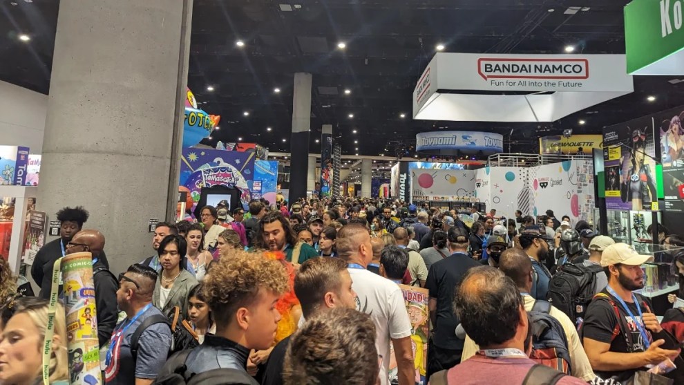 SDCC-main-floor-packed-with-people